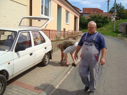 Čenda maká-Bumbác kontroluje